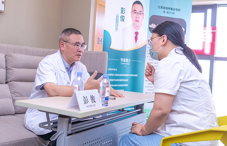 粽香飄端午 義診暖人心——寶安控股集團(tuán)開展健康義診活動